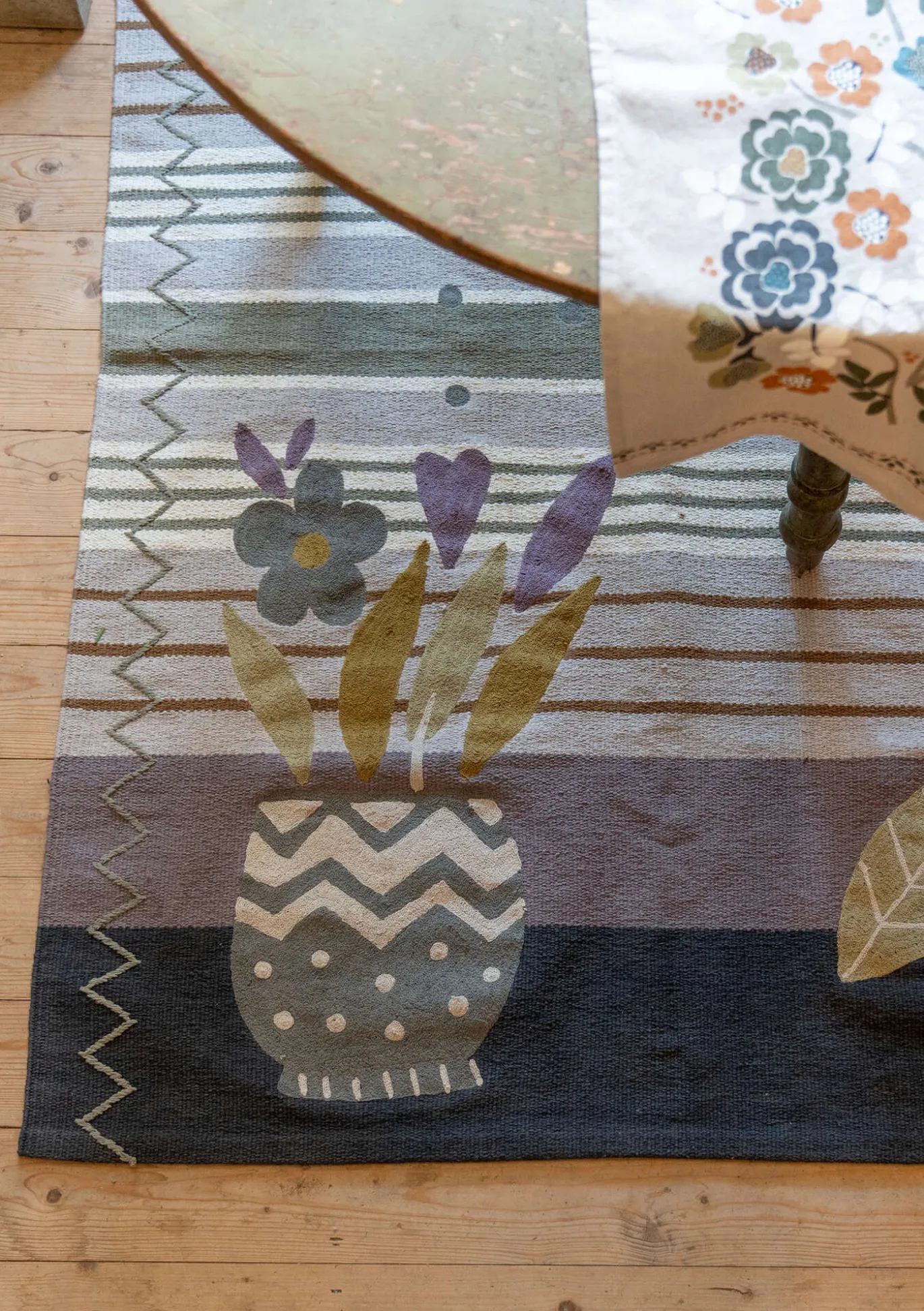 Broderad matta "Flower bed" i ekologisk bomull